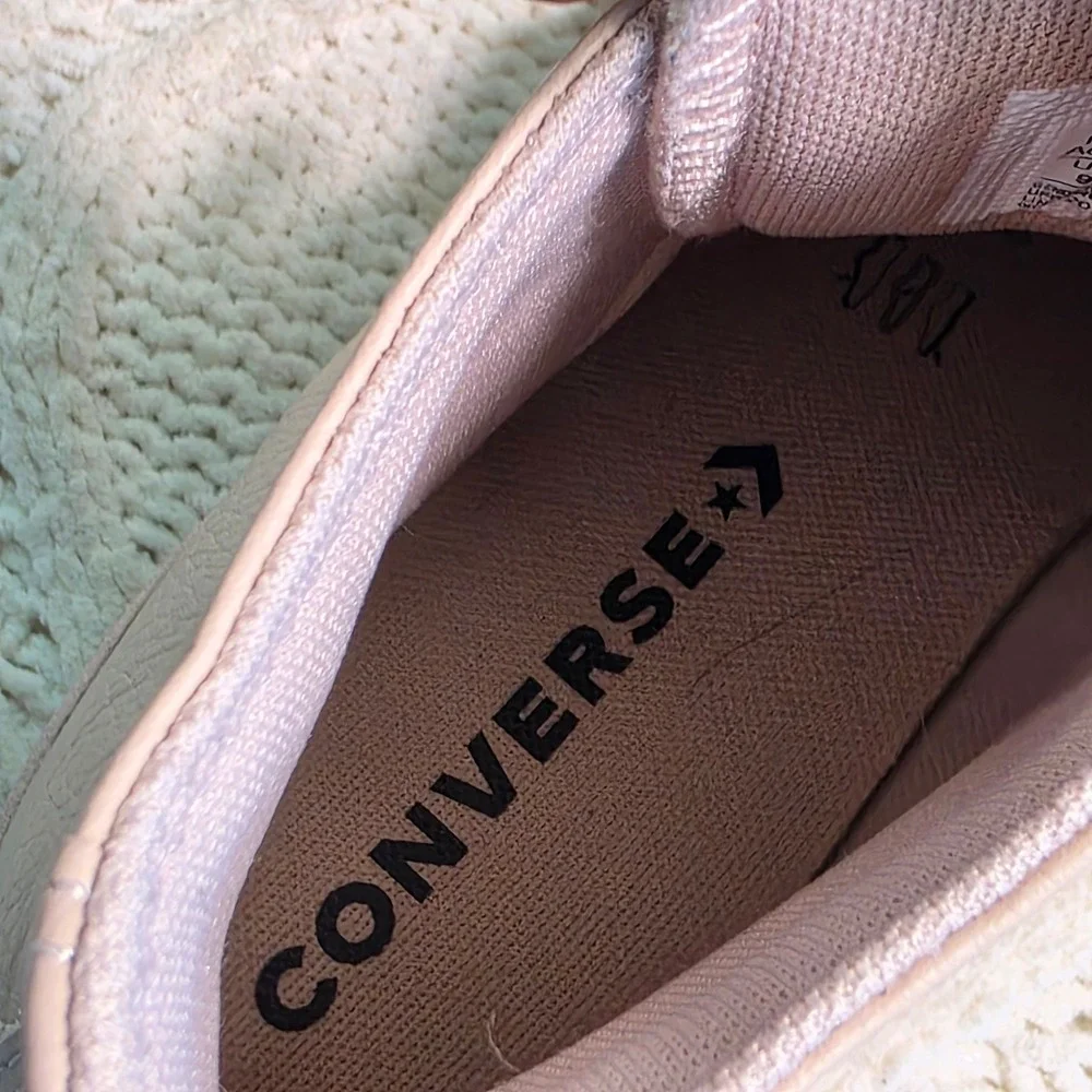 Converse Chuck Taylor Lugged Platform‎ Leather High Top Sneaker Pink Women's 9